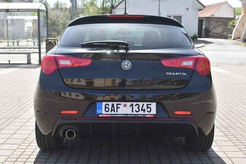 Alfu si užijete zejména na kvalitních a zatáčkovitých silnicích