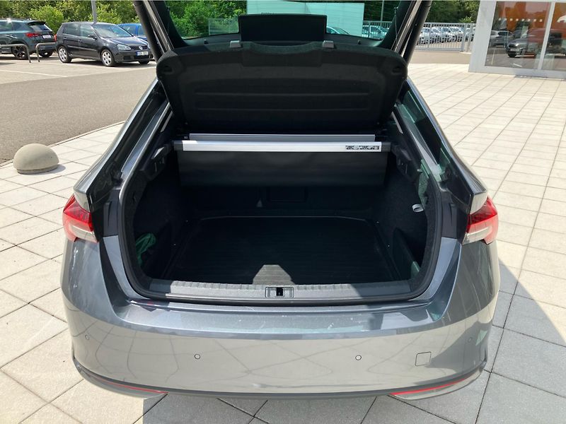 Škoda Octavia 1,5 TSI 110 kW MHEV DSG PREMIU - fotka 26 z 30