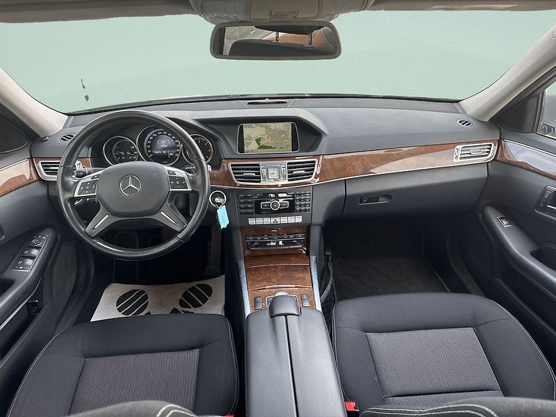 Mercedes-Benz Třídy E 350 BlueTec 4MATIC - fotka 11 z 19