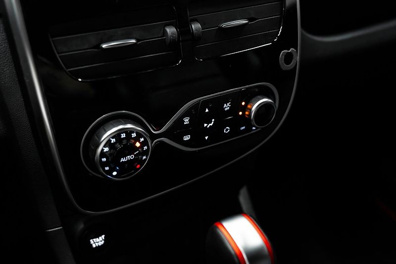 Renault Clio RS Trophy - fotka 11 z 27