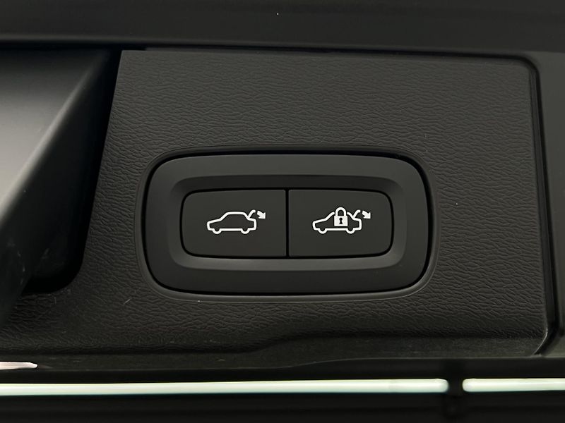 Volvo XC60 B4 INSCRIPTION AUT  - fotka 38 z 40