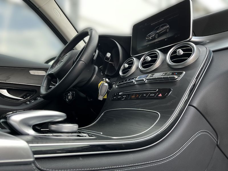 Mercedes-Benz GLC SUV 250 4MATIC 38 000 km - fotka 17 z 21