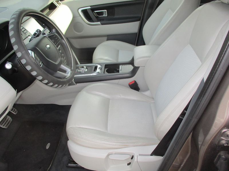 Land Rover Discovery Sport 2.0 TD4 110kW 4x4 koupeno CZ - fotka 12 z 42