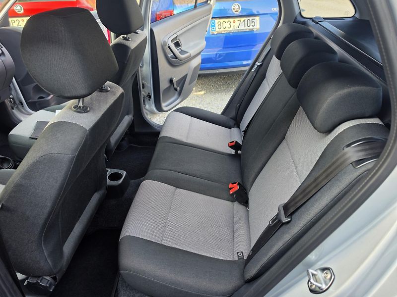 Škoda Fabia 1.2 HTP  - fotka 9 z 27