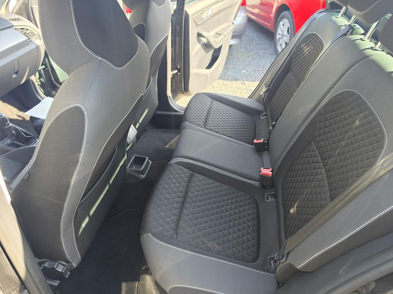 Škoda Fabia 1.2 TSI Vyhřev sedadel Led - fotka 12 z 23
