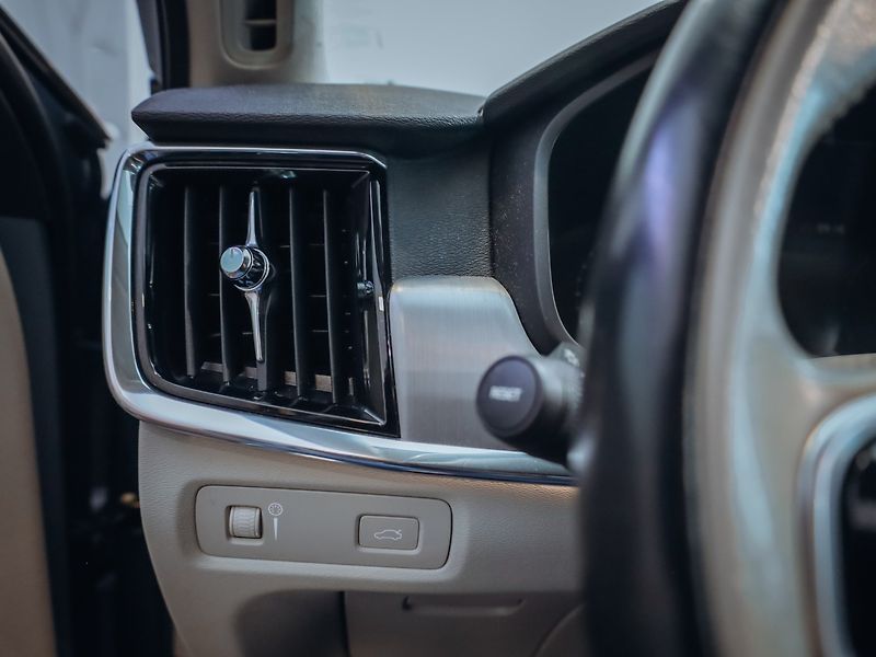 Volvo V90 D5 Momentum 173 kW AWD - fotka 12 z 30