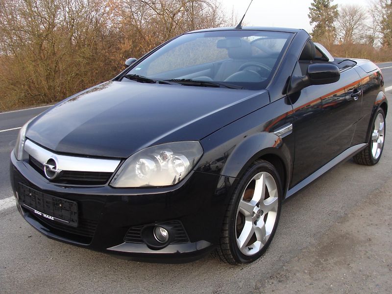 Opel Tigra 1.8i, 96000 km, 1. majitelka - fotka 1 z 31
