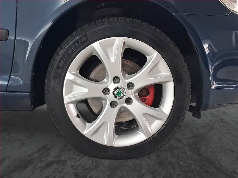 Škoda Octavia (2012) 2.0 TDI, 4X4, Navi, Xenony - fotka 15 z 20