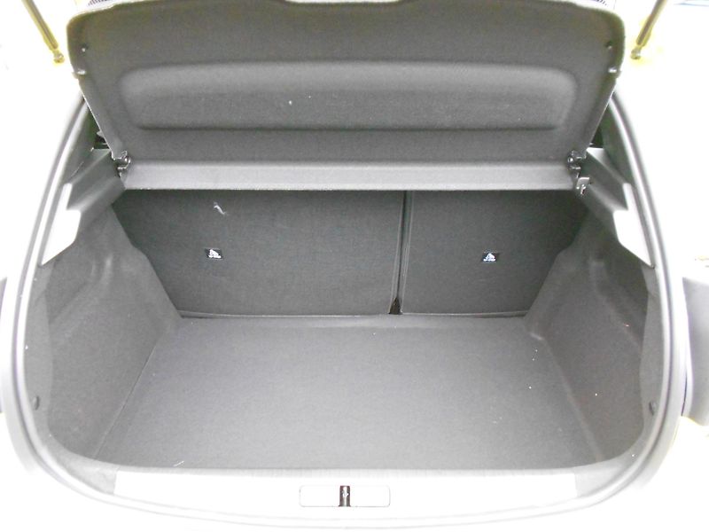 Peugeot 208  STYLE Turbo 100 MAN6  - fotka 8 z 11