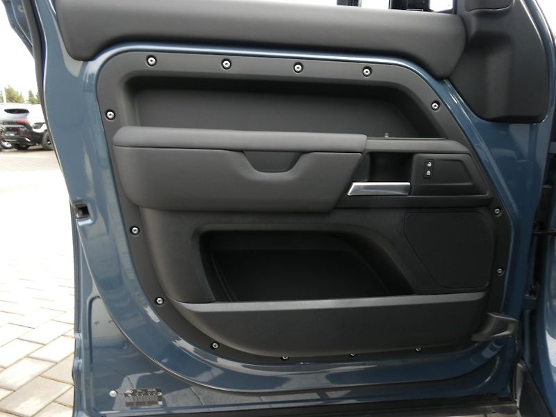 Land Rover Defender 110 S D200 - fotka 13 z 35