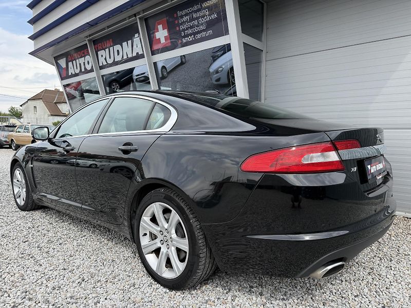 Jaguar XF 3,0 V6 Diesel Lux Automat - fotka 13 z 40