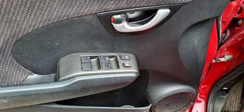 Honda Jazz 1.4 VTEC 73 KW - fotka 27 z 37