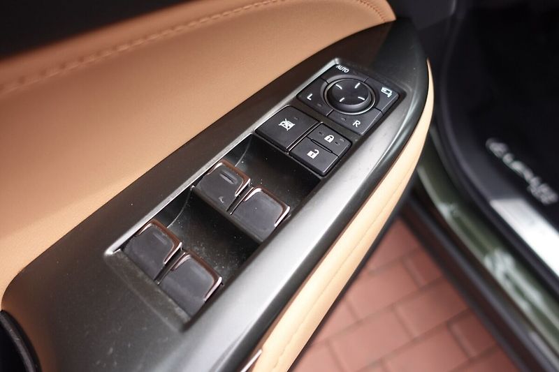 Lexus NX 350h NX350h Executive Top 4x4 - fotka 11 z 34