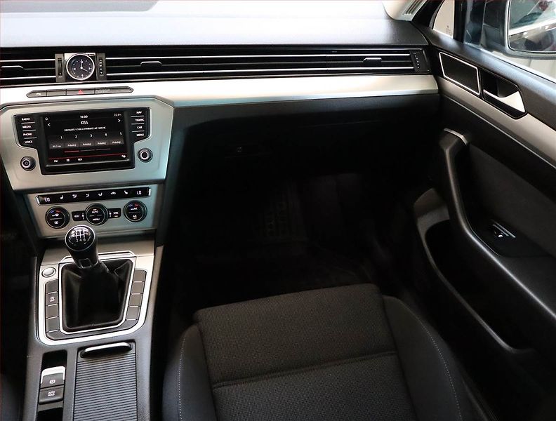 Volkswagen Passat (2015) 2.0 TDI, Navi, Tempomat - fotka 8 z 22