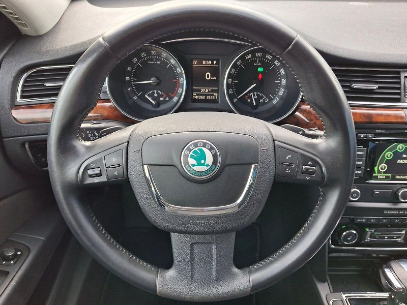 Škoda Superb (2012) Combi Elegance 2,0TDi 125kW DS - fotka 16 z 33