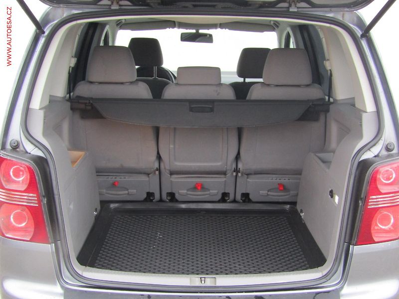 Volkswagen Touran (2006) 1.4TSi, autoAC, temp - fotka 7 z 15