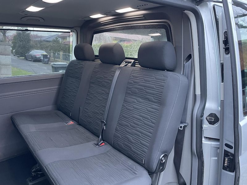 Volkswagen Caravelle 2,0TDi 110kW comfortLINE 5míst - fotka 16 z 32