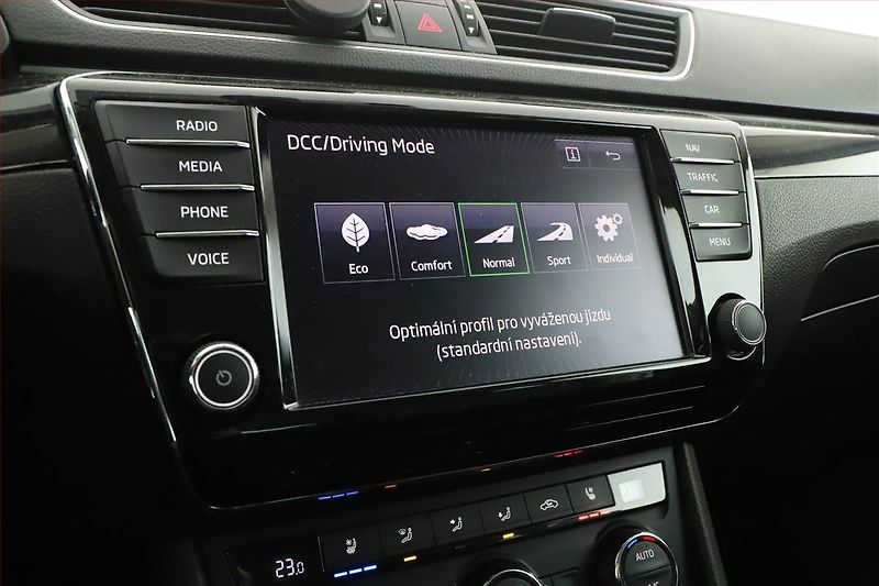 Škoda Superb (2017) Laurin&Klement 2.0 TDI, Kůže - fotka 15 z 25