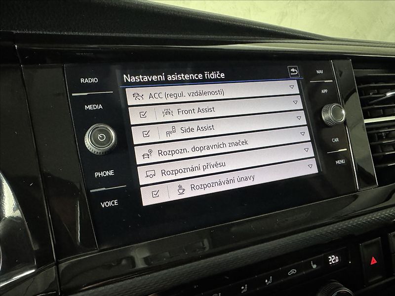 Volkswagen Multivan 2,0 TDi  DSG 4x4 BULLI Webasto - fotka 27 z 41