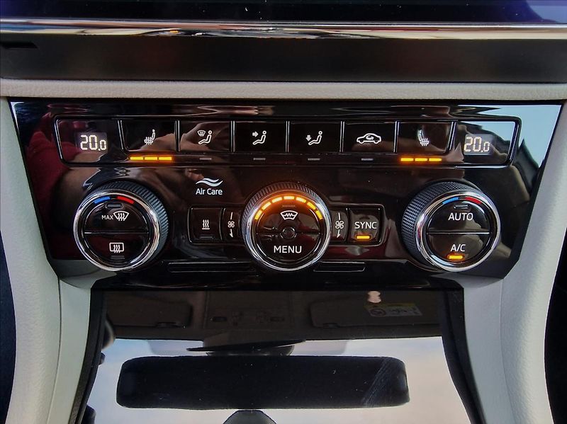 Škoda Superb 2.0TDI 140kW DSG 4x4 L&K ,ČR - fotka 32 z 50