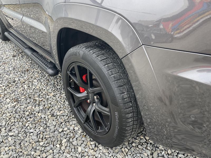Jeep Grand Cherokee 6.4i 480PS HEMI SRT CZ 78000KM - fotka 35 z 187