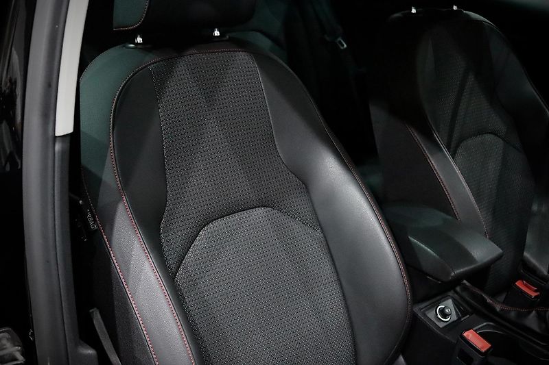 Seat Leon 1.4 TSI 92 kW FR - fotka 17 z 34