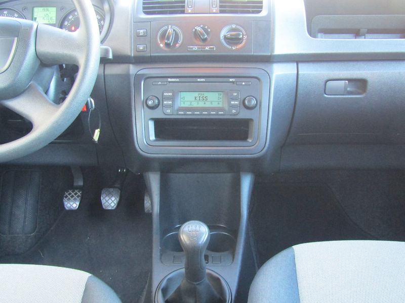 Škoda Fabia (2012) 1.2 12v 44kW ZIMNÍ PNEU - fotka 17 z 34