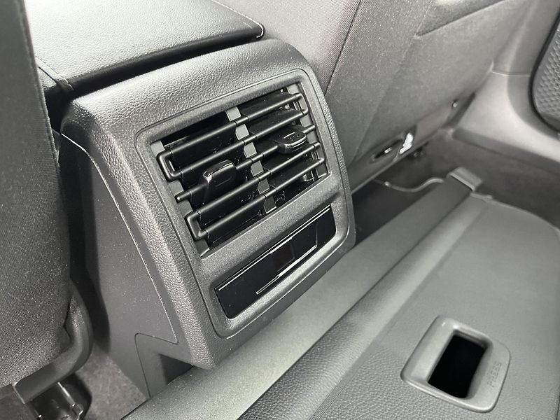 Volkswagen Golf Style 2.0 TDI 110 kW DSG Varia - fotka 20 z 25