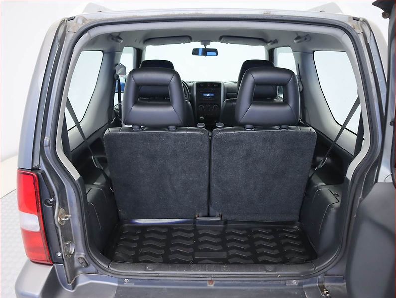 Suzuki Jimny (2006) 1.3 16V, 4X4, Vyhř. sedaček - fotka 14 z 15