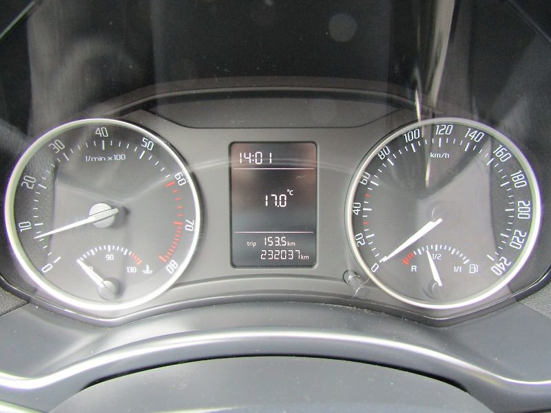Škoda Octavia (2009) 1.6 MPI 75kW 1.MAJITEL - fotka 28 z 35