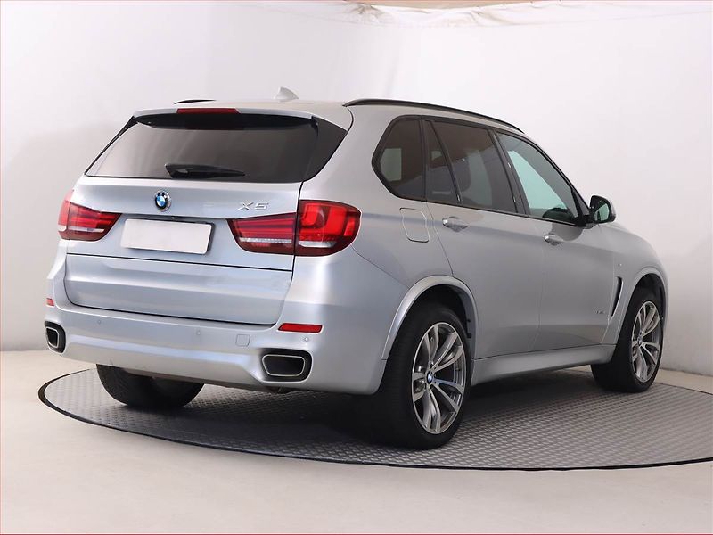 BMW X5 (2017) M Paket xDrive40d - fotka 5 z 25