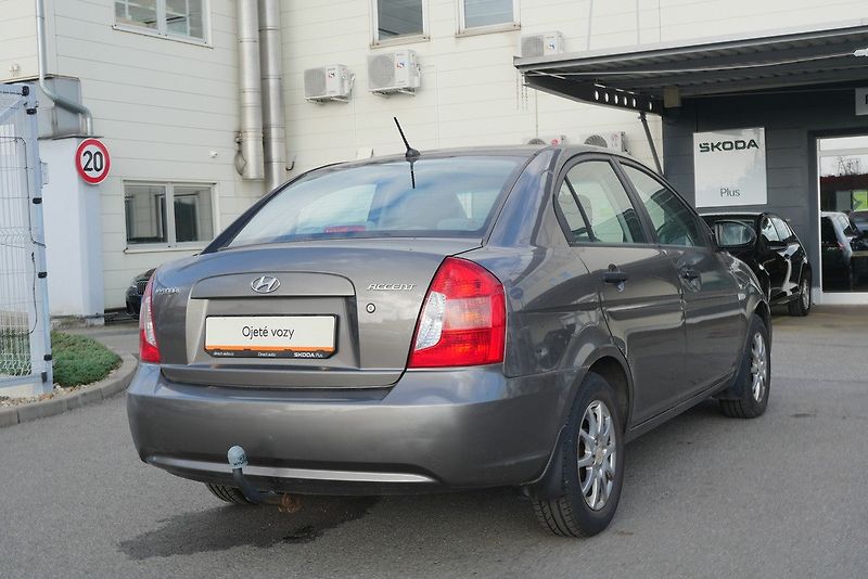 Hyundai Accent - fotka 2 z 6