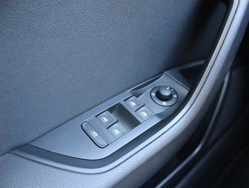 Škoda Superb (2016) 2.0 TDI, Serv.kniha, Kůže - fotka 16 z 21