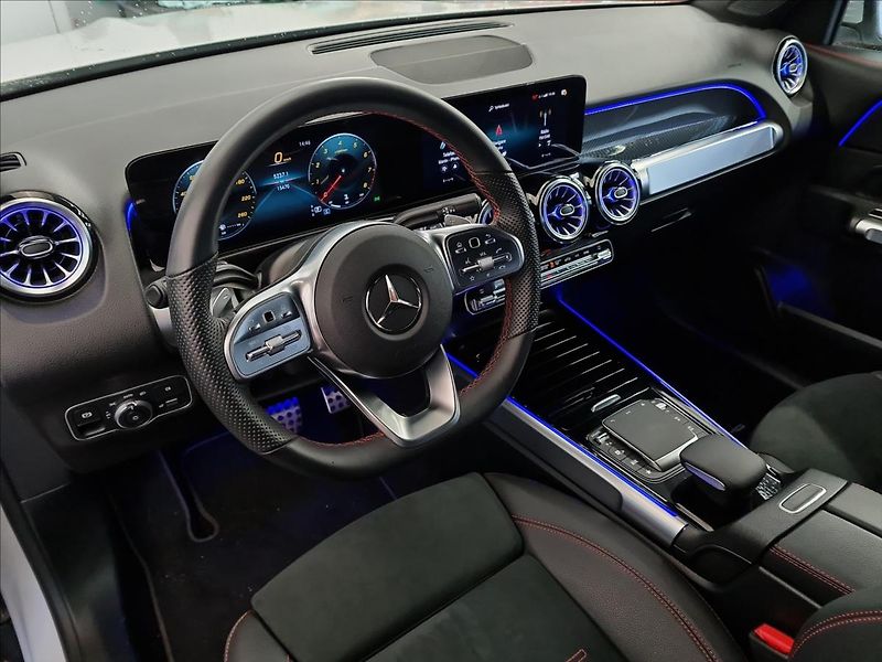 Mercedes-Benz GLB 200 4MATIC AMG Line - fotka 9 z 22