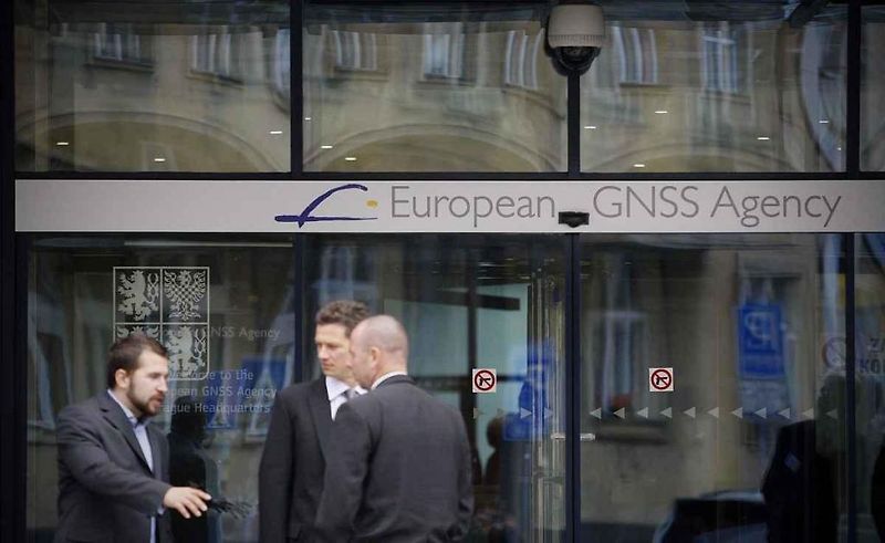 Na snímku zleva místopředseda Evropské komise pro průmysl a podnikání Antonio Tajani a výkonný ředitel GSA Carlo des Dorides