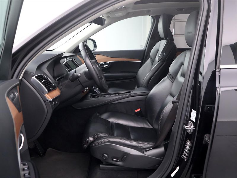 Volvo XC90 2,0 D5 173kW Inscription 4x4 D - fotka 12 z 43