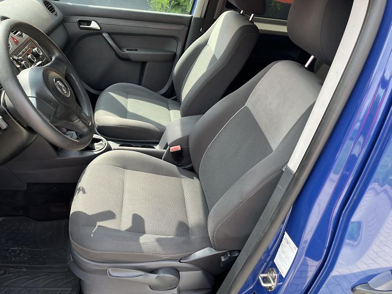 Volkswagen Caddy 1.6 TDi ČR 5 Míst - fotka 9 z 26