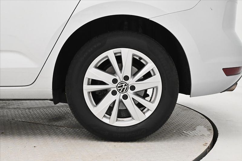 Volkswagen Touran 2,0 TDI 110kW DSG LED TAŽNÉ Zá - fotka 32 z 32