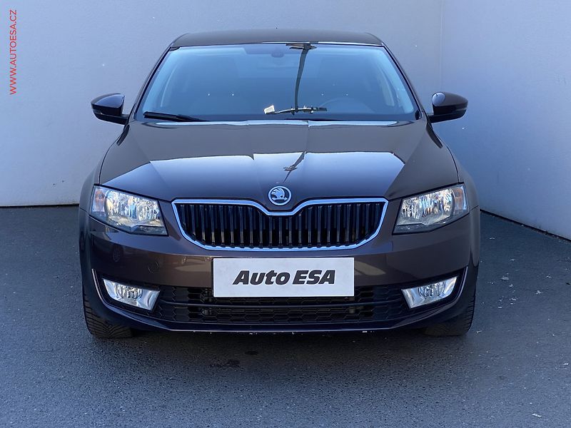Škoda Octavia (2013) 1.2 TSi, Ambition, park.čidla - fotka 2 z 16