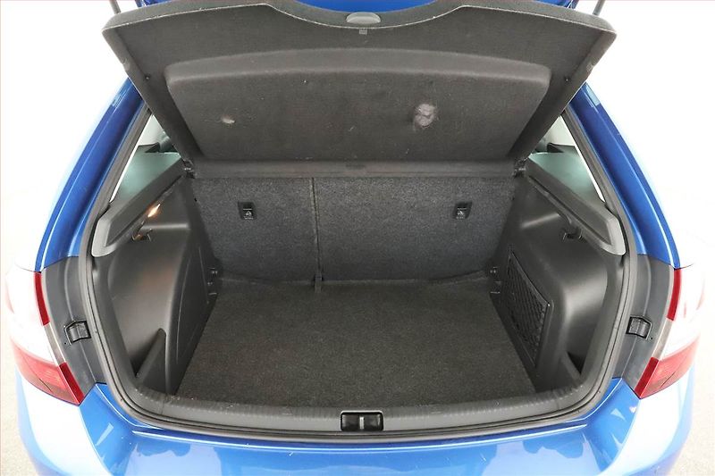 Škoda Rapid (2015) Spaceback 1.2 TSI, Tempomat - fotka 10 z 15