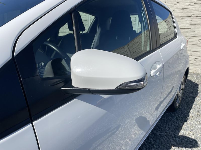 Toyota Yaris 1.5i 16v HYBRID 142TKM TOP 1A! - fotka 21 z 169