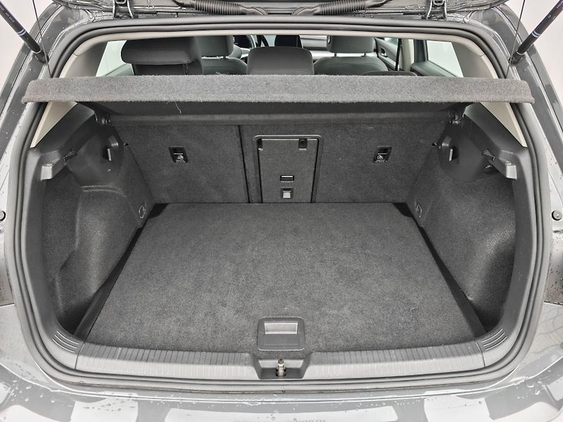 Volkswagen Golf Life 1,0TSi - fotka 21 z 22