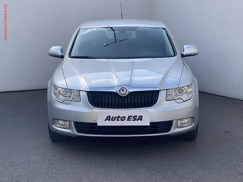 Škoda Superb (2010) 2.0TDi, ČR, Bixenon, AC - fotka 2 z 18
