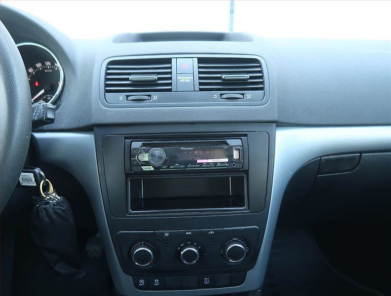 Škoda Yeti (2015) 1.4 TSI, Tempomat - fotka 12 z 16