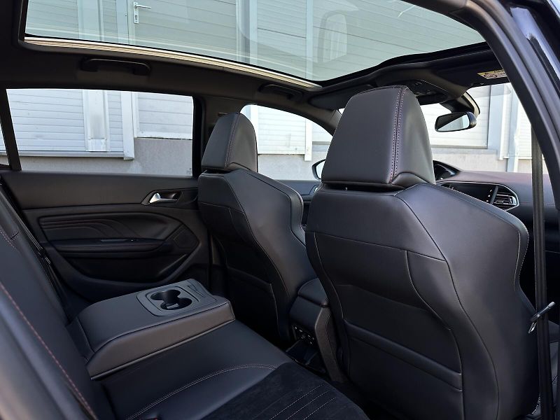 Peugeot 308 308 GTi 272PS NAVI Soundsystem - fotka 40 z 43