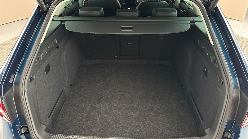 Škoda Superb 2.0 TDI DSG 4x4 L&K Combi - fotka 17 z 34