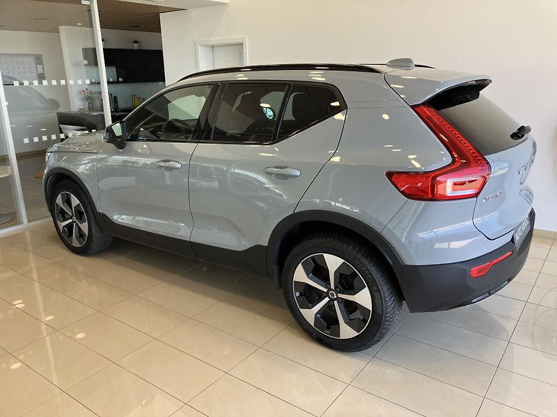 Volvo XC40 B3 FWD Plus Dark AT7  - fotka 7 z 38