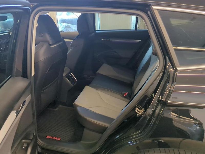 Škoda Enyaq 150kw, iV80 19ALU SOH 96% - fotka 8 z 10