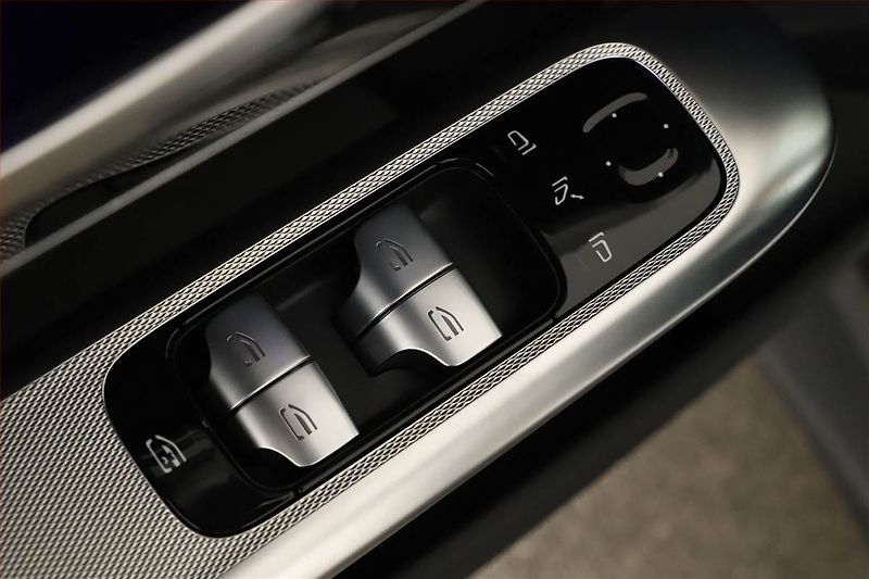 Mercedes-Benz GLC (2025) 200 d 4MATIC, AMG Line - fotka 9 z 21
