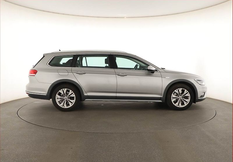 Volkswagen Passat (2016) 2.0 BiTDI, 4X4, Automat, Kůže - fotka 6 z 19